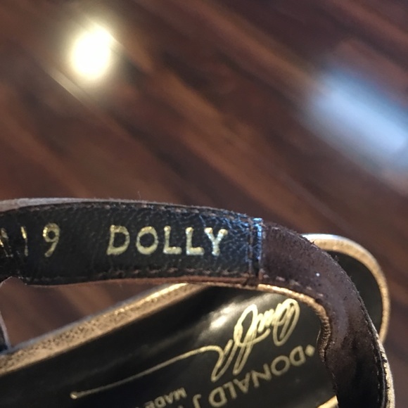 Gold gloves leather kitten heels - Picture 6 of 7